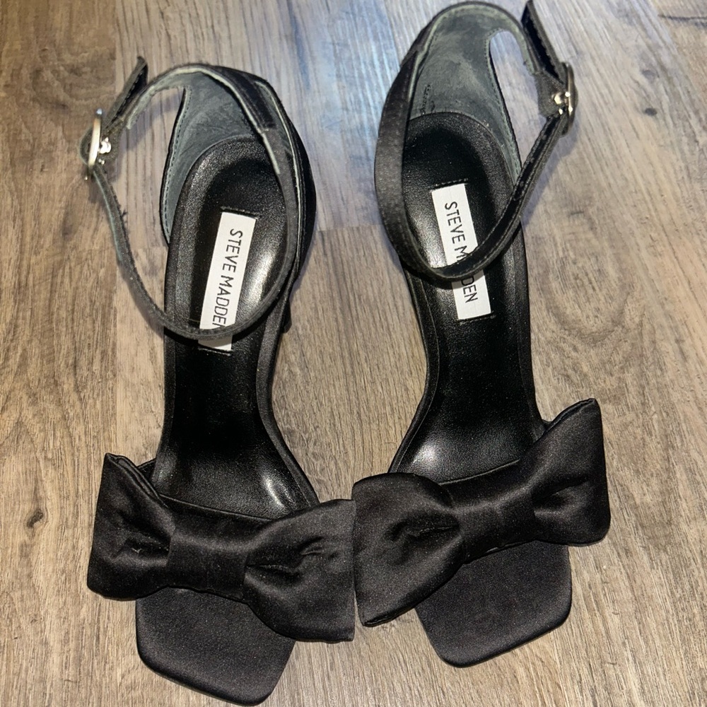 Steve Madden Trusty Bow Heels 6.5